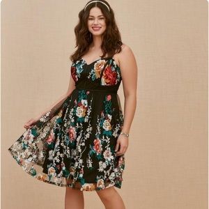Torrid embroidered dress size 22